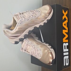 Nike Air Max DN8 Women's Size 9 Metalic Red Bronze/Rose Gold HF5509 900 New